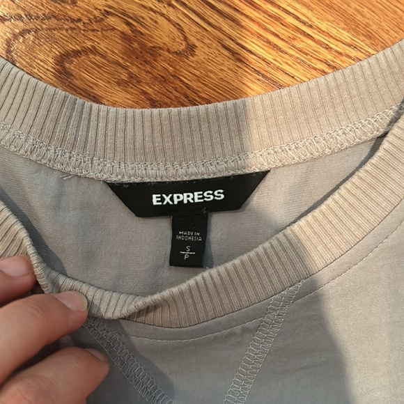 Express Top Ruffle Sleeves - Picture 7 of 8